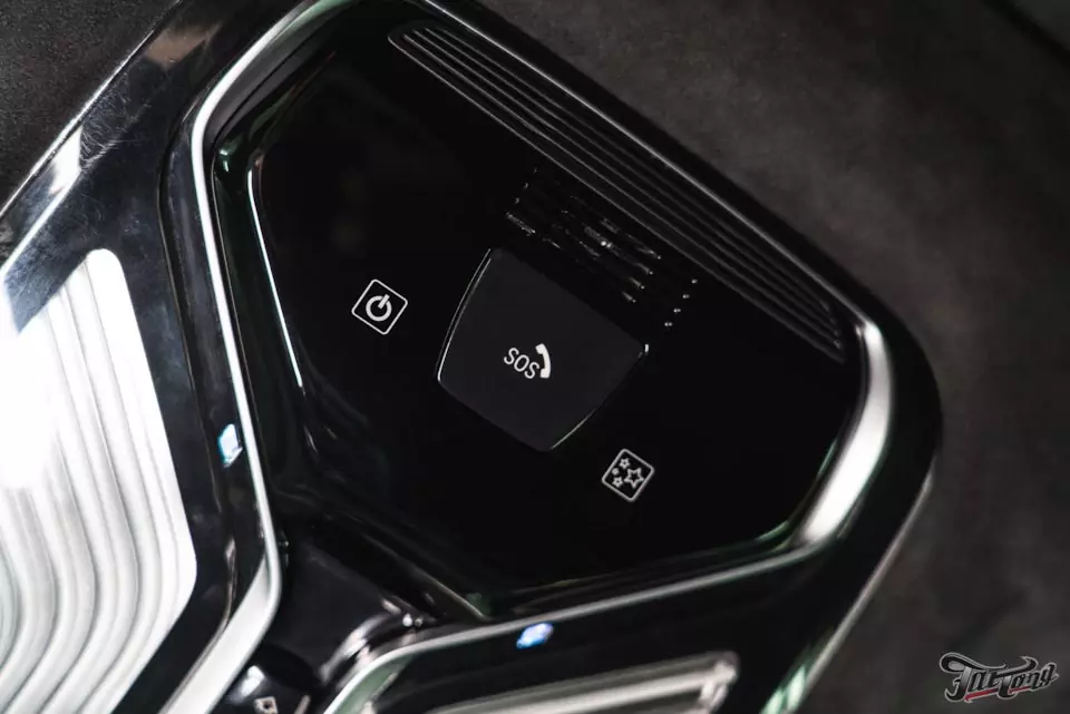 BMW X7. Звездное небо в потолке и дверных картах!